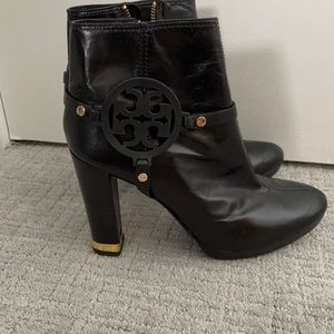 Tory Burch Black Leather Zip Up Ankle Boots 9
